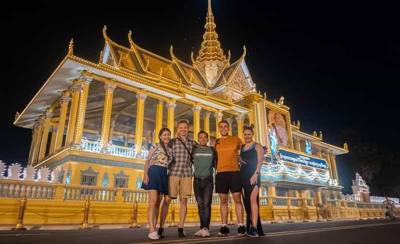 Billet Phnom Penh : Tour de ville en Tuk Tuk en soirée avec 1 dîner