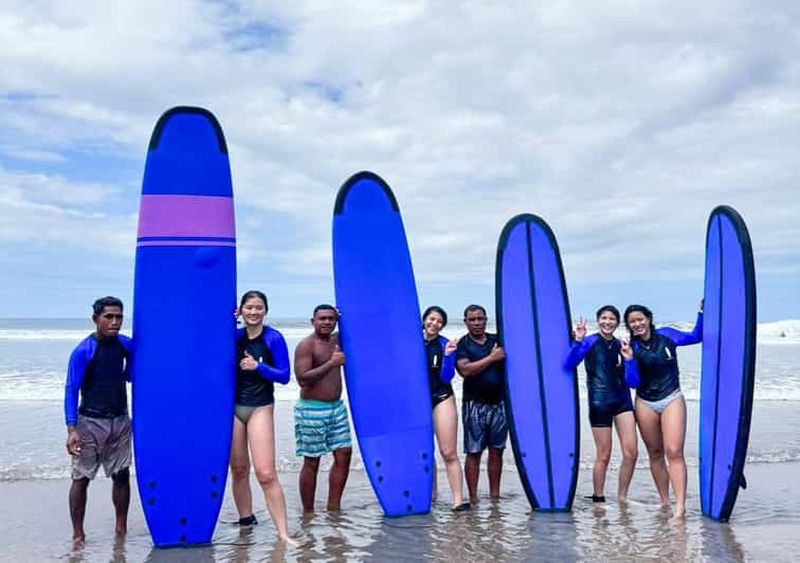 Billet Seminyak : cours de surf de 2 heures à Seminyak pour tous les niveaux