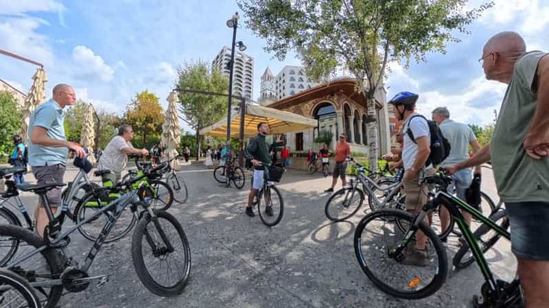 Billet Visite à vélo de l'histoire sombre de Tirana : Bunk'Art 2 et la Maison des Feuilles