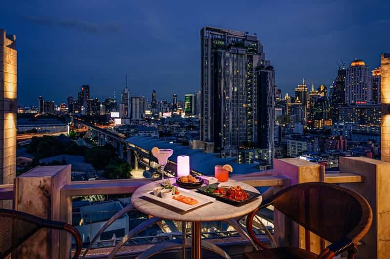 Billet Bangkok : Barracuda Rooftop Bar Akara Hotel