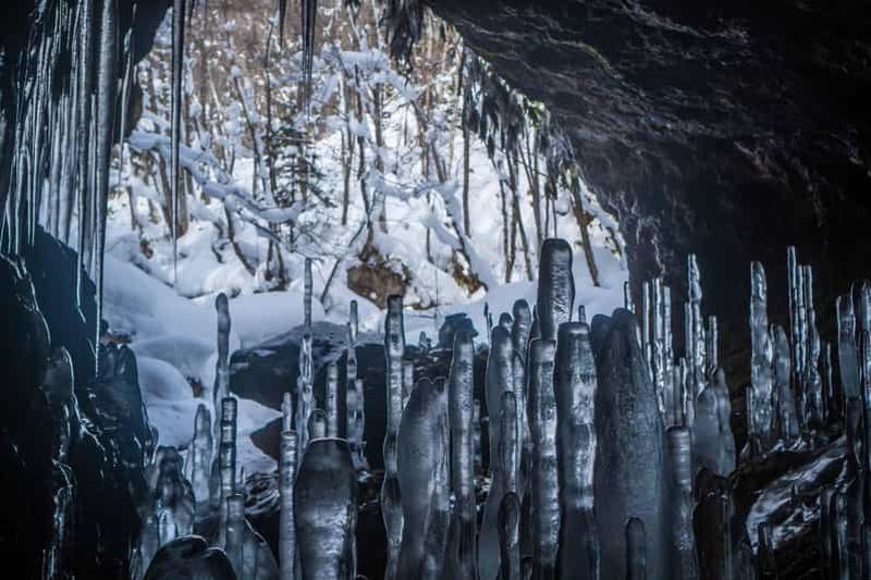 Billet Noboribetsu : randonnée en raquettes dans les grottes de glace