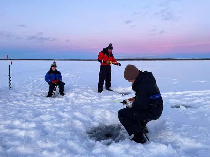 Billet Levi : Excursion de pêche sur glace en petit groupe