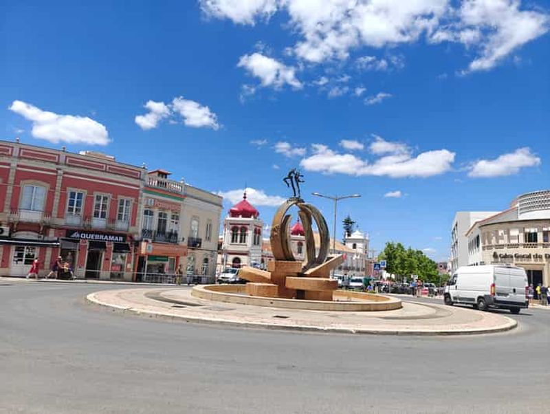 Billet Depuis Albufeira : marché de Loule et visite citadine en tuk-tuk
