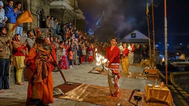 Billet Katmandou : Visite du temple de Pashupatinath en soirée (Aarati)