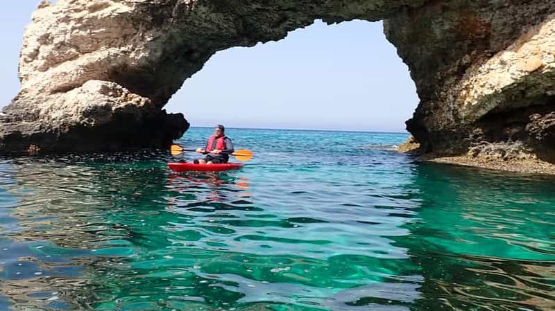 Billet Excursion guidée en kayak de 4 heures aux grottes marines d'Ayia Napa au départ de la plage de Limnara