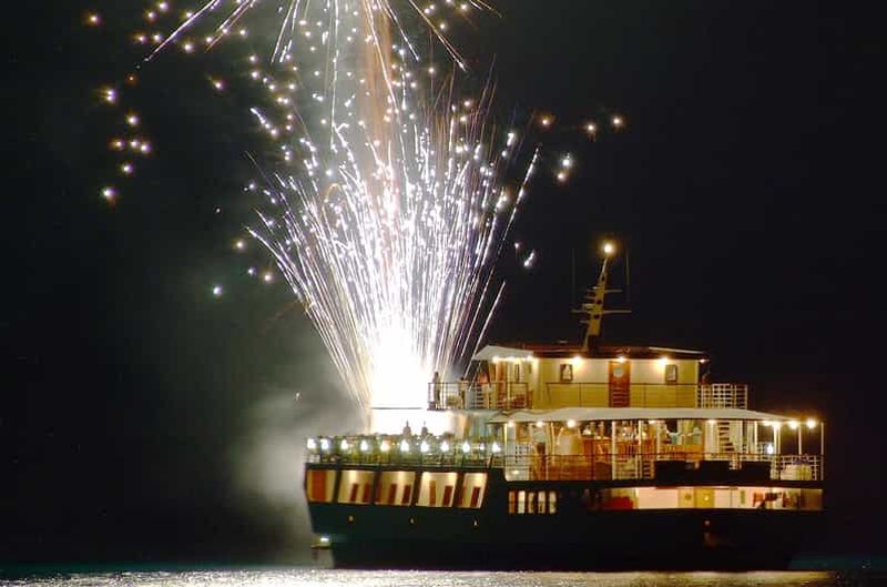Billet Paphos : Croisière Wave Dancer avec feux d'artifice, dîner buffet et spectacle