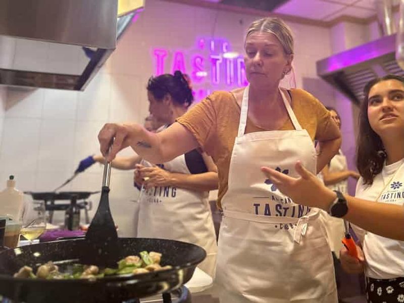 Billet Cours de cuisine de Paella à Alicante, Tapas, Boissons et Marché