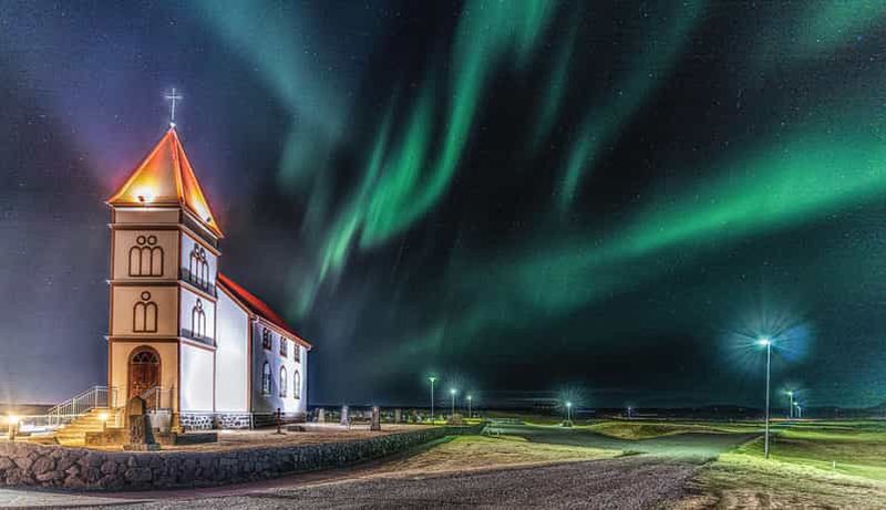 Billet Reykjavik : chasse aux aurores boréales en Super Jeep (maximum 6 personnes)