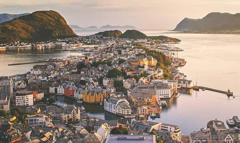 Billet Visite en petit groupe à Ålesund : Art nouveau, vue sur la mer et conseils d'experts