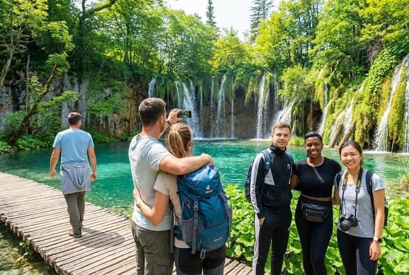 Billet Depuis Zagreb : Excursion guidée d'une journée à Plitvice et Rastoke avec billet