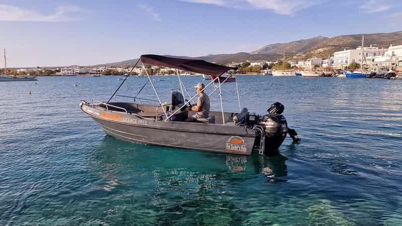 Billet Paros : Journée entière de location de petits bateaux avec conduite autonome