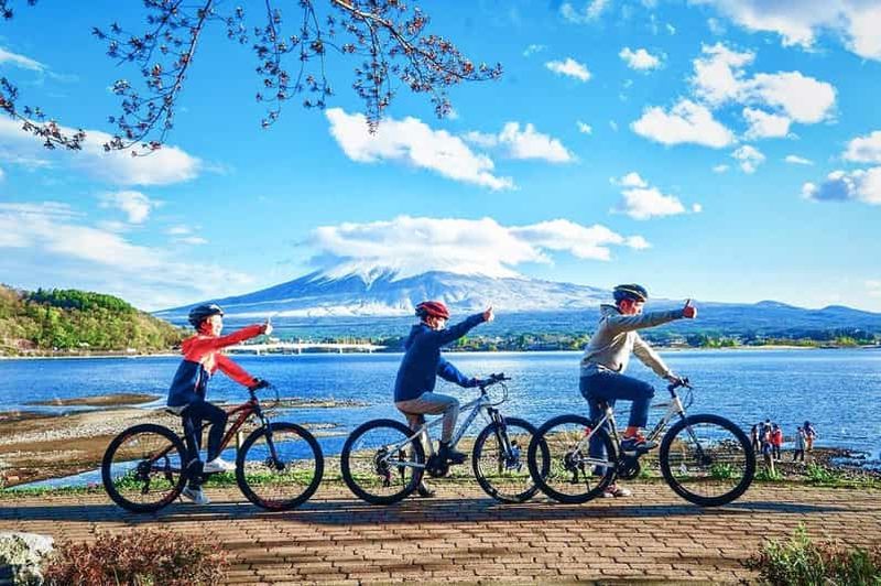 Billet Visite d'une journée en petit groupe : les lacs jumeaux du Fuji à vélo et lieux de photographie