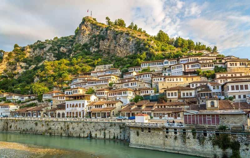 Billet Depuis Tirana : Berat (UNESCO) et baignade dans le canyon d'Osumi