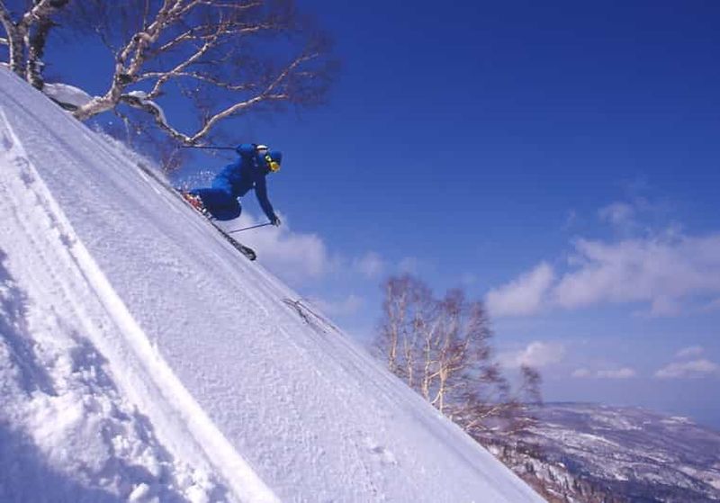 Billet Ski et jeux de neige à Kiroro, Hokkaido : forfait remontées mécaniques + équipement