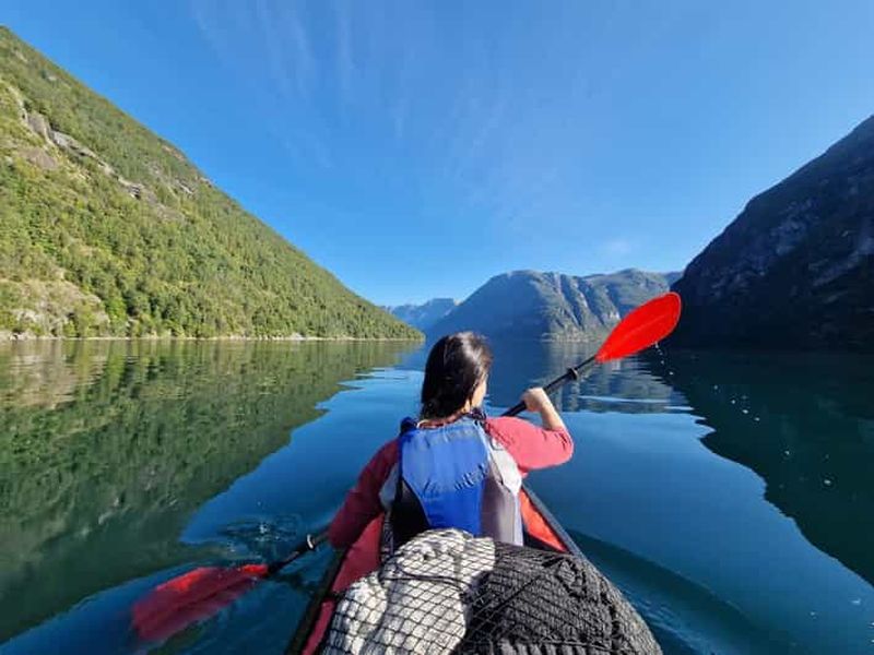Billet Hellesylt : Une expérience de kayak dans les fjords pour les débutants