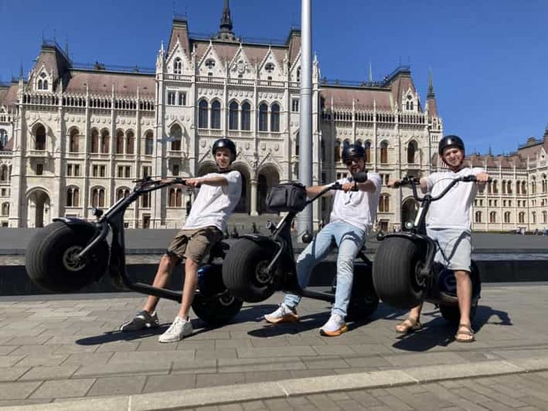 Billet Les principaux sites du centre-ville de Pest en trottinette électrique, y compris le Parlement