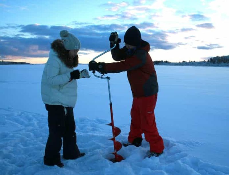 Billet Luleå : Aventure de pêche sur glace sur la mer gelée