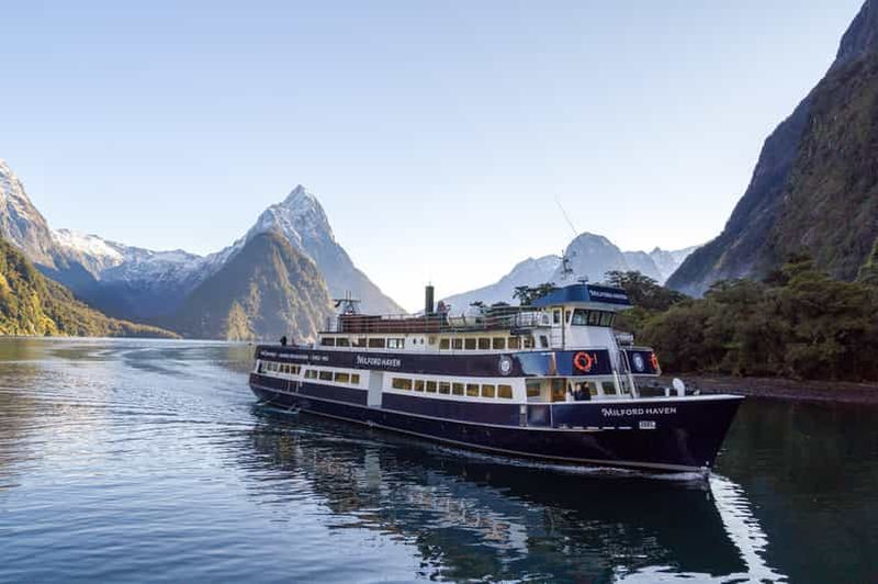 Billet Depuis Queenstown : visite d'une journée en car et croisière à Milford Sound