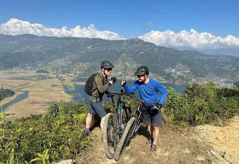 Billet Pokhara : De la pagode de la paix à la descente en VTT de Pokhara