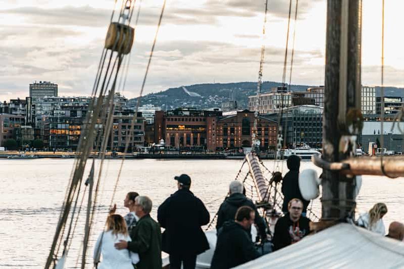 Billet Oslo : Croisière dans les fjords en soirée avec buffet de crevettes