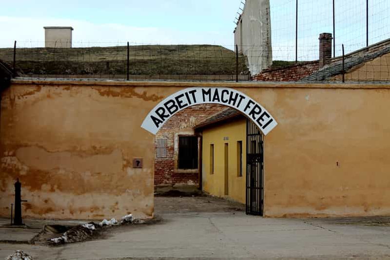 Billet Depuis Prague : Visite privée de l'ancien camp de concentration de Terezin