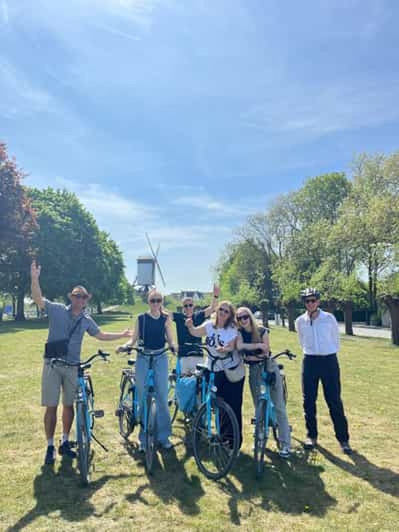 Billet Bruges : visite guidée à vélo avec un habitant de la région pour découvrir les sites et les secrets de la ville