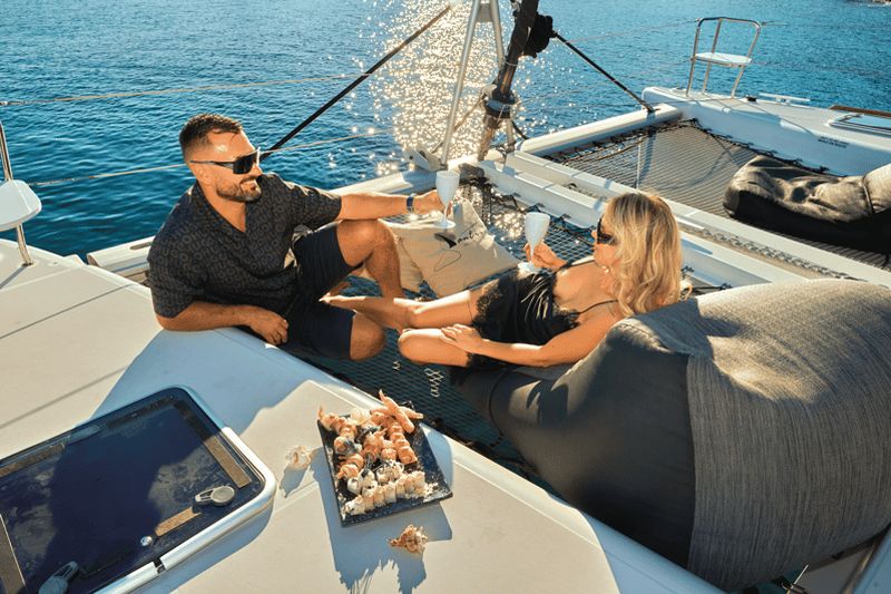 Billet Vieux port de La Canée : croisière de luxe en catamaran au coucher du soleil avec prosecco