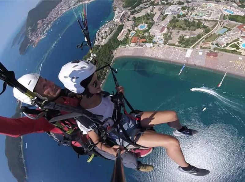 Billet Parapente en tandem à Budva avec des pilotes experts / Tout compris