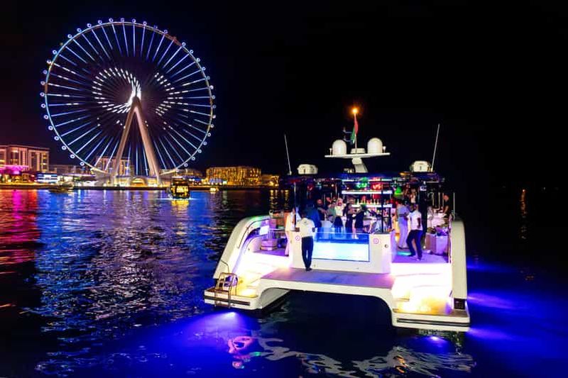Billet Dubaï : soirée sur un yacht de luxe avec DJ, barbecue et open bar