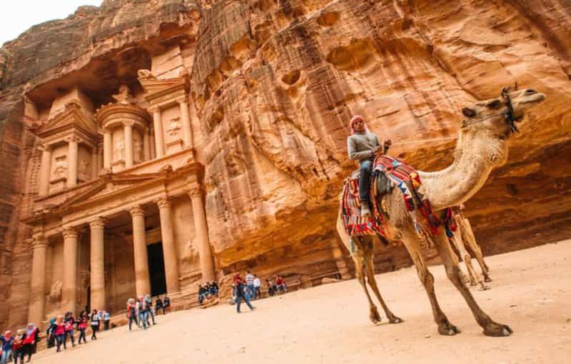 Billet Petra et Wadi Rum : visite privative d'une journée avec prise en charge à l'hôtel