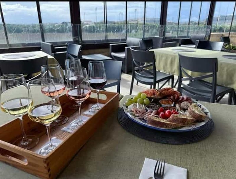 Billet Malte : visite en tuk-tuk avec dégustation de vin et prise en charge à l'hôtel