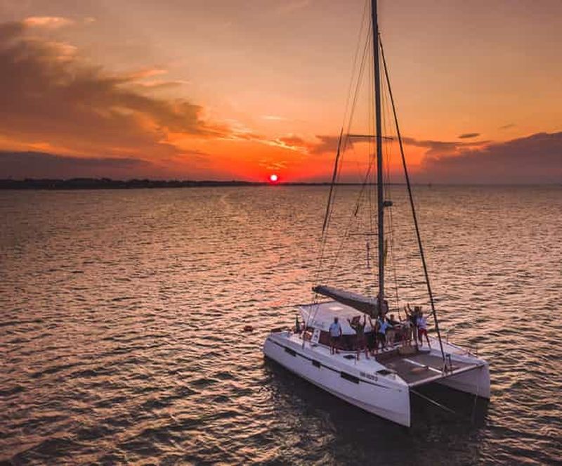 Billet Rimini : Visite exclusive en catamaran. Une demi-journée de détente et de divertissement