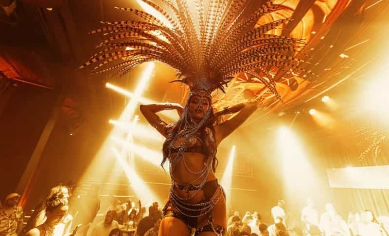 Billet Phuket : tournée des bars, toits-terrasses, go-go et 3 clubs avec shots