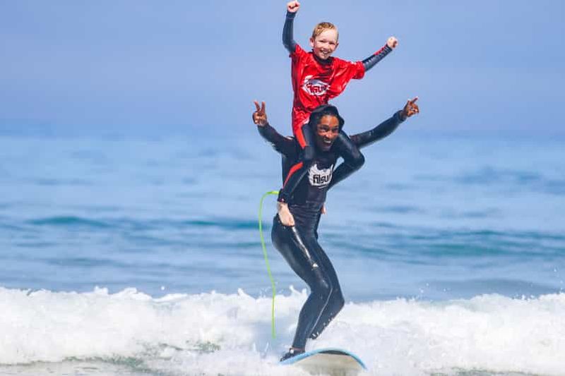 Billet Lagos : cours de surf en groupe pour tous les niveaux