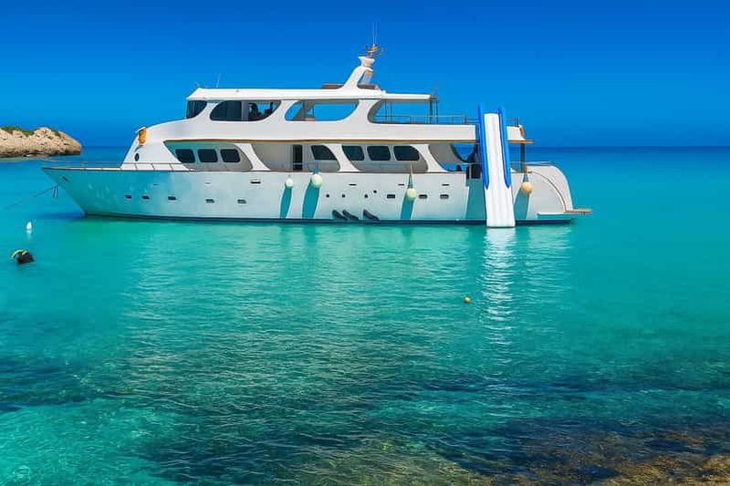 Billet Protaras : croisière en yacht de luxe avec toboggan, déjeuner barbecue et boisson