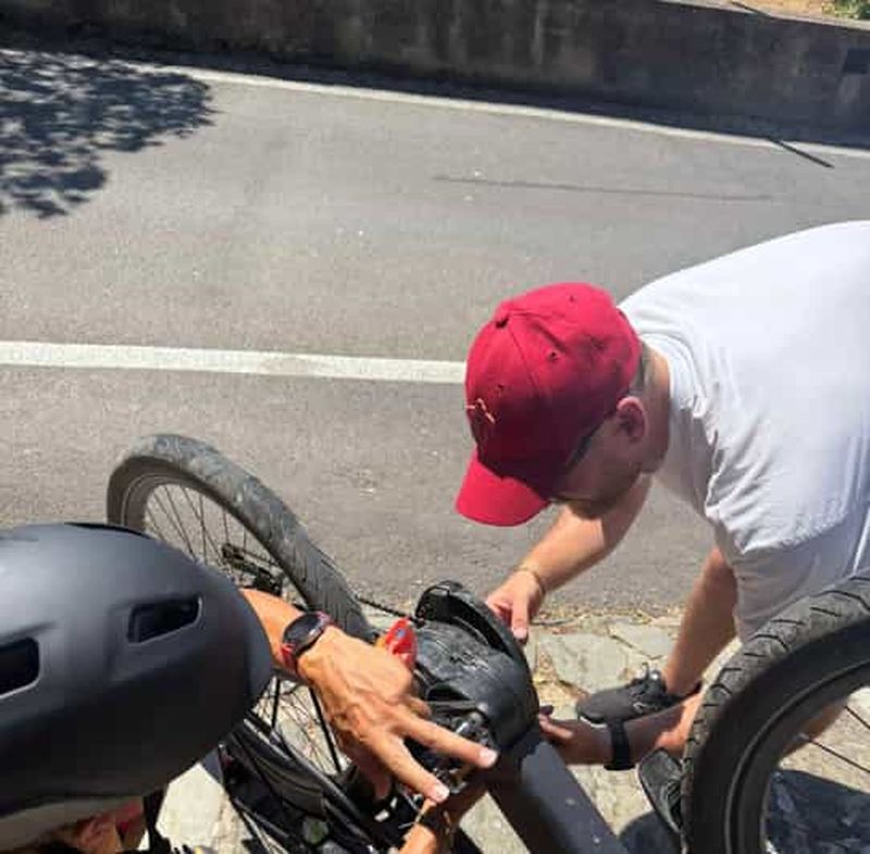 Billet Les temps forts de Tirana à vélo : explorez les principaux sites de la ville