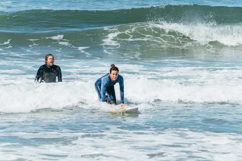 Billet Solana Beach : cours de surf privé avec planche et combinaison