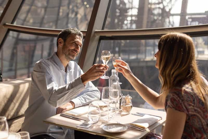 Billet Paris : Restaurant de la tour Eiffel déjeuner 3 services à midi chez Madame Brasserie