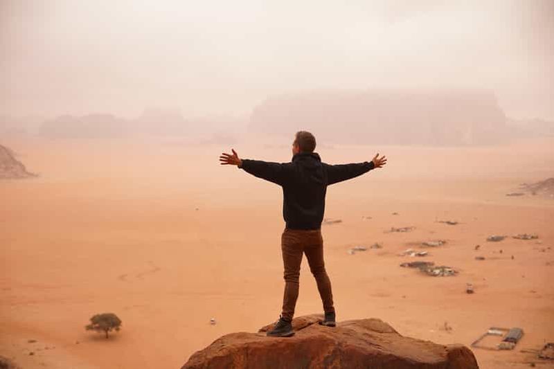 Billet Wadi Rum : randonnée dans le canyon et le désert avec nuitée