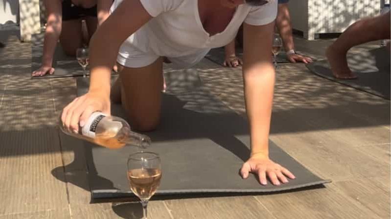 Billet Albufeira : Expérience de Yoga et Vin avec Musique Énergique