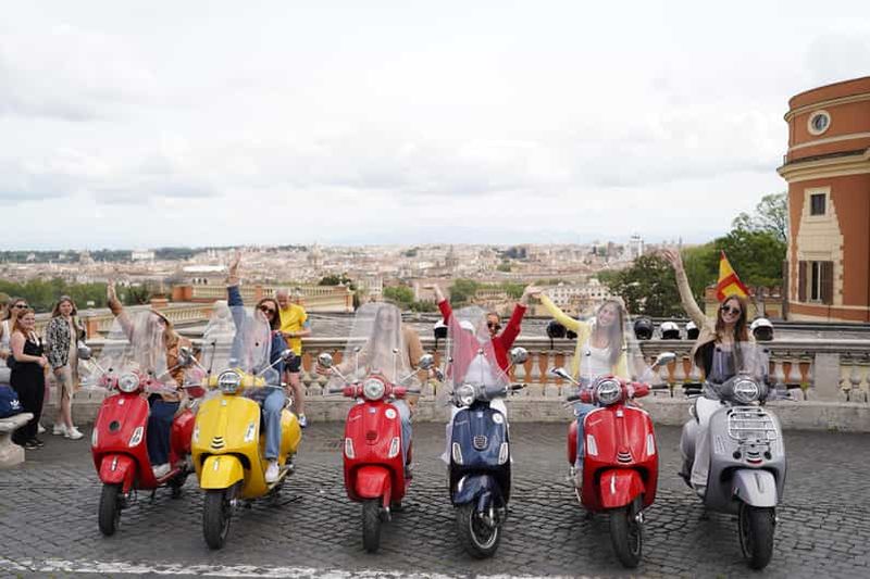Billet Rome : service de photographie en Vespa