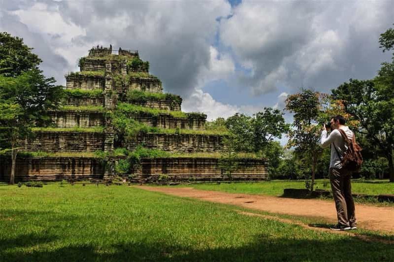 Billet Au départ de Siem Reap : Visite des temples de Koh Ker et de Beng Mealea