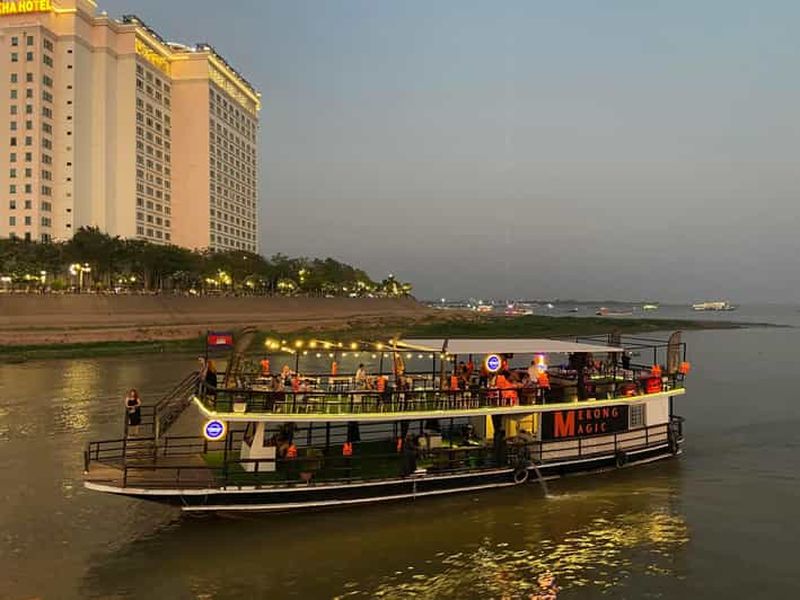 Billet Phnom Penh : croisière au coucher du soleil, bières à volonté, sodas et buffet barbecue