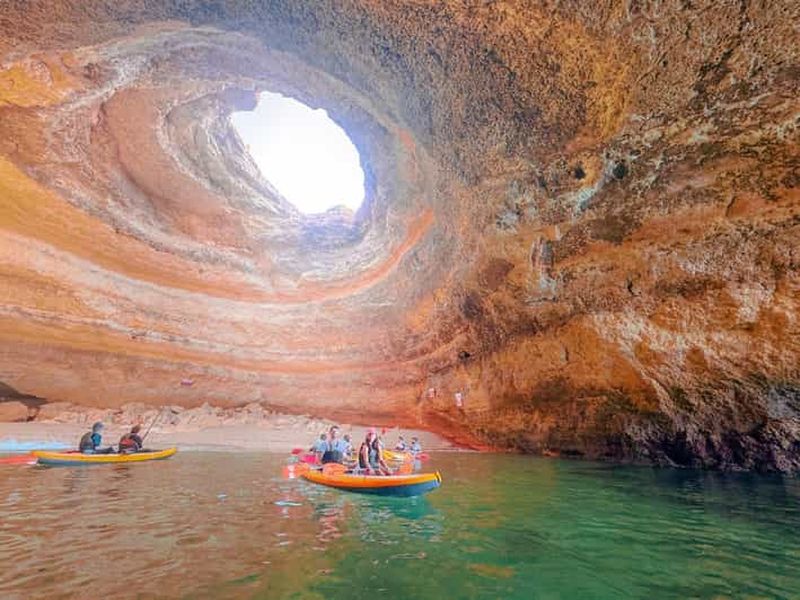 Billet Benagil : Visite guidée en kayak : grottes, criques et plages secrètes