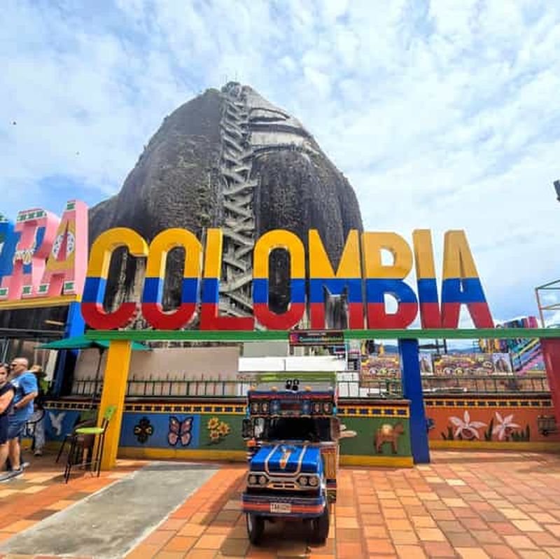 Billet Journée complète à Guatape avec petit-déjeuner, déjeuner et excursion en bateau depuis Medellín