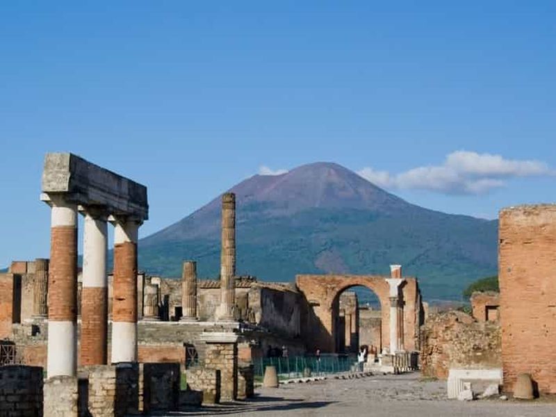 Billet Au départ de Rome : Pompéi et Naples, visite d'une jounée avec déjeuner