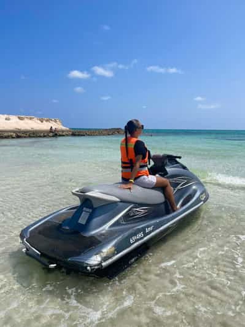Billet Jet ski à Djerba : 1h30 de Fun avec Baignade dans les Eaux Cristallines