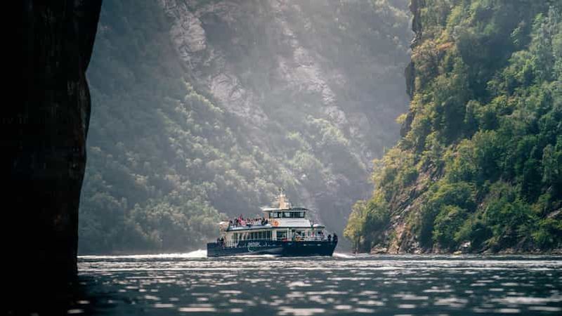 Billet Geiranger : excursion en bateau pour découvrir le fjord et les cascades