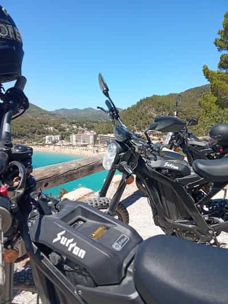 Billet Ibiza : excursion en vélo électrique SURRON à travers la nature