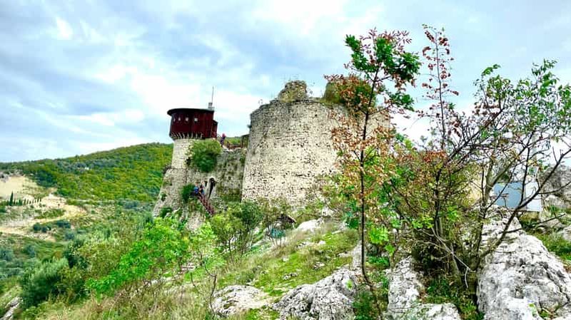 Billet Excursion d'une journée au château de Petrela et tyrolienne Albania Adventure